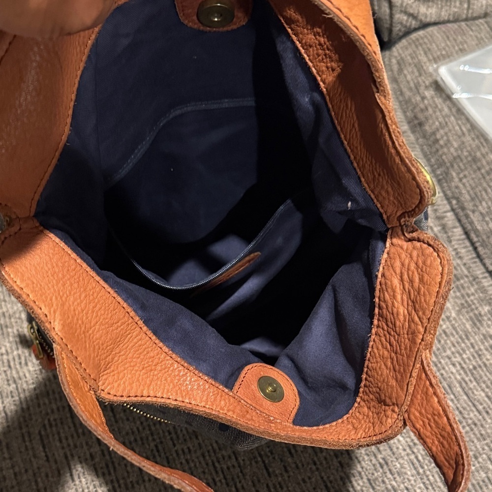 Fossil Navy and Gray Tote with Tan Trim - Picture 4 of 7